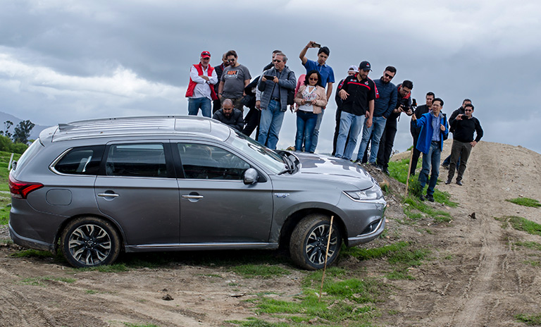 outlander phev reina de las camionetas crossover