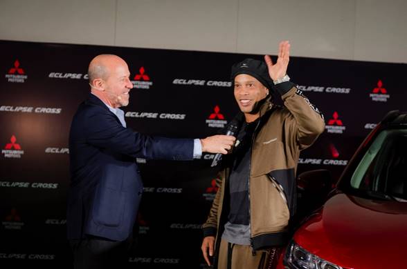 Lanzamiento de eclipse cross y entrevista a Ronaldinho