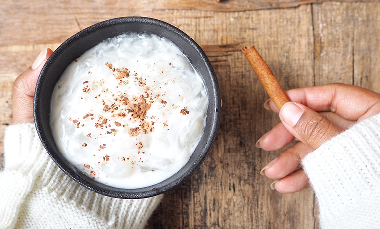 El arroz con leche es una de las recetas de postres fáciles