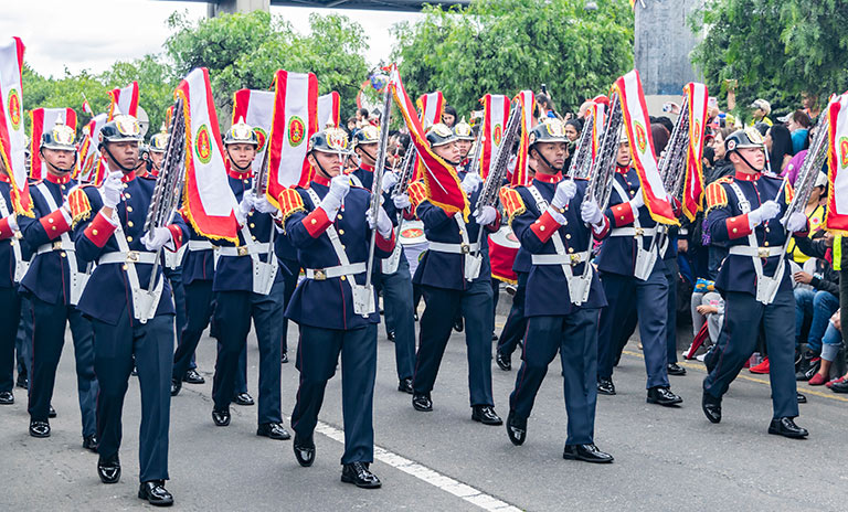 Ejèrcito Nacional de Colombia celebrando el 7 de agosto