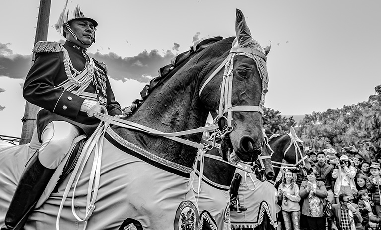 Desfile militar en el día de la independencia colombiana