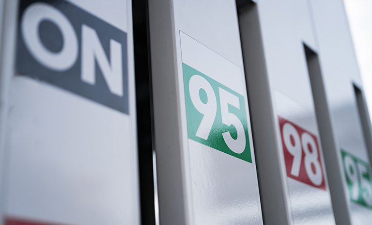 Slota de gasolina de 98 octanos y 95 octanos