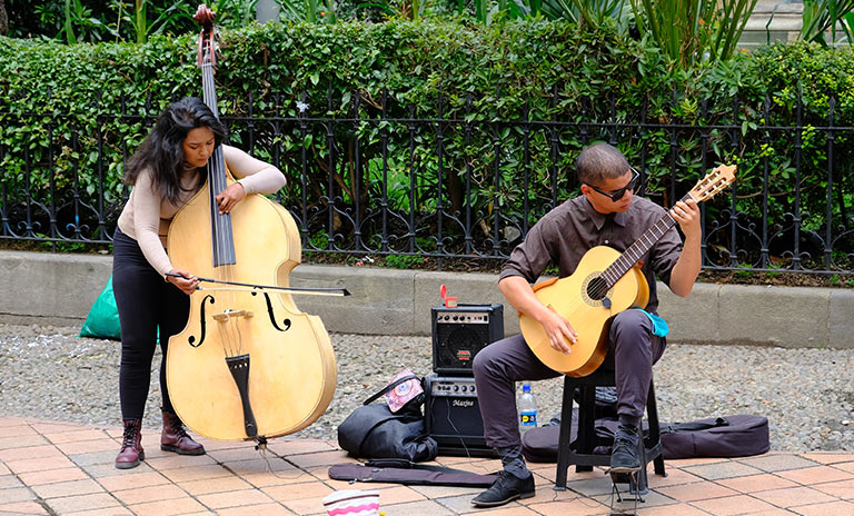 Músicos clásicos en la calle