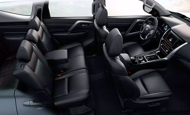 Interior de las camionetas Montero Sport Takai