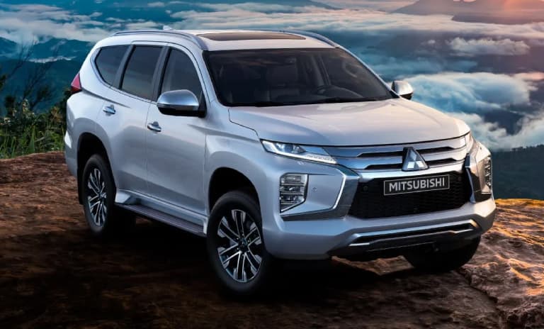  imagen de referencia de la camioneta Mitsubishi Montero Sport 
